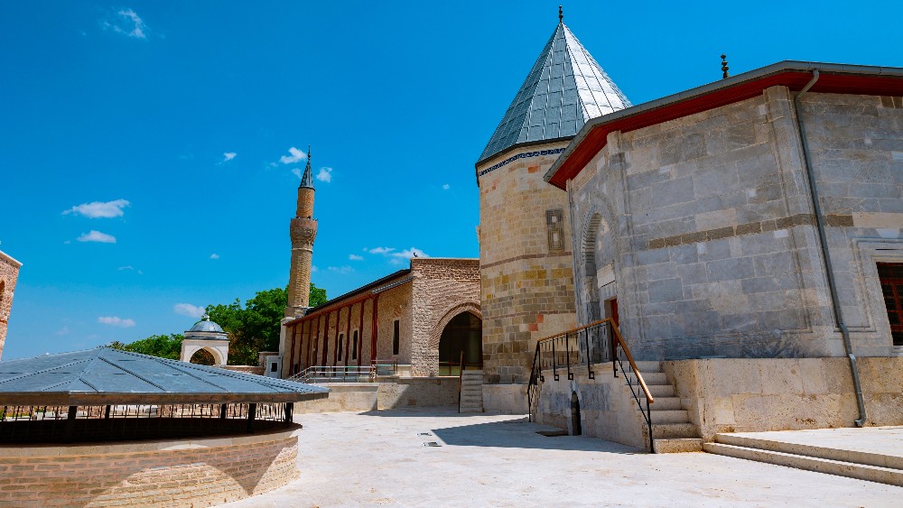 Konya Alaaddin Tepesi ve Camii: Tarih ve Kültürün Buluşma Noktası