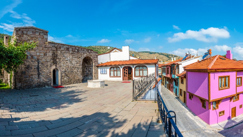 Afyonkarahisar Mevlevihanesi: Mevlevilik Geleneğinin Kalbinde Bir Seyahat Rehberi