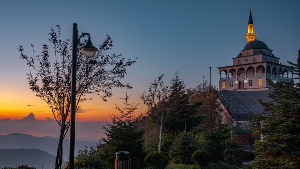 Rize’nin Mimari Özellikleri: Geleneksel Karadeniz Mimarisi ile Büyüleyici Bir Keşif