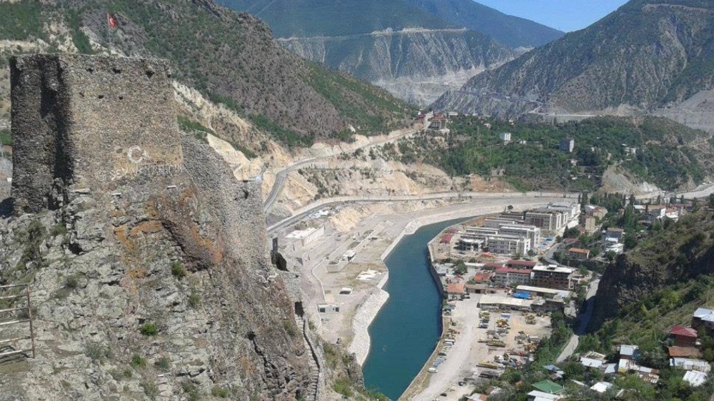 Artvin Kalesi Rehberi: Tarih ve Doğanın Buluştuğu Eşsiz Bir Nokta