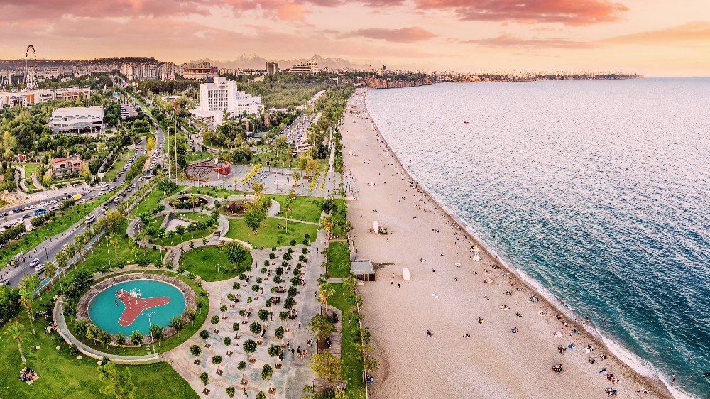 Antalya’da Yaz Turizmi: Eşsiz Deneyimler ve Keşifler