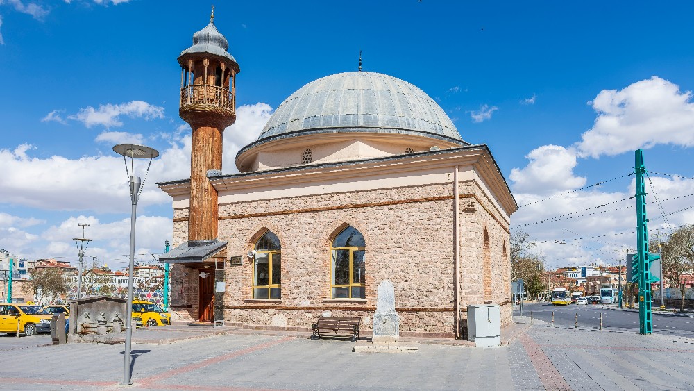 Konya'daki Türbeler ve Ziyaret Yerleri: Tasavvufun ve Tarihin İzinde Bir Gezi Rehberi