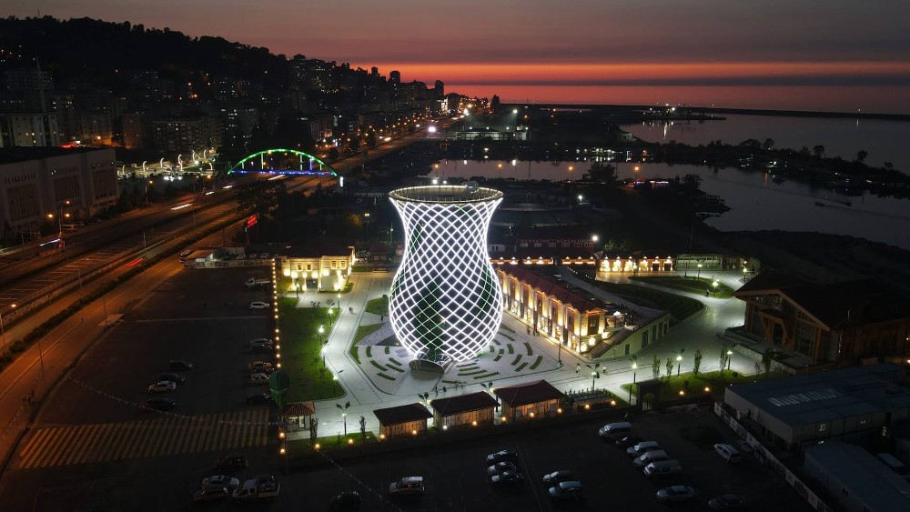 Rize’nin Gece Hayatı: Doğanın Kalbinde Canlanan Sosyal Yaşam