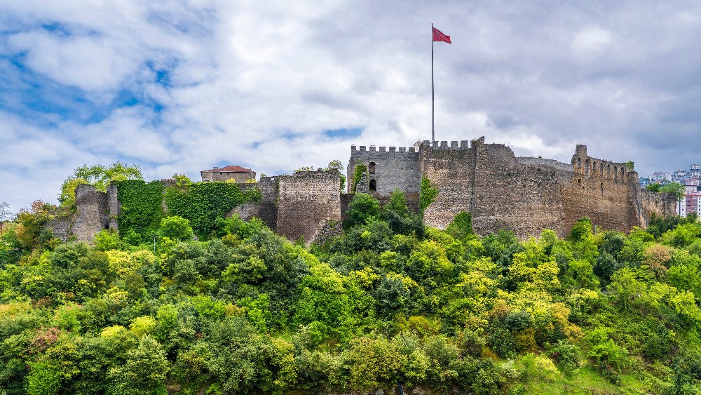 Trabzon Kalesi ve Surları: Tarih ve Doğanın Buluştuğu Nokta