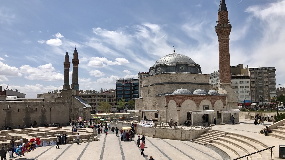 Sivas'taki Tarihi Camiler: Selçuklu ve Osmanlı Mimarisi ile Dolu Bir Gezi Rehberi