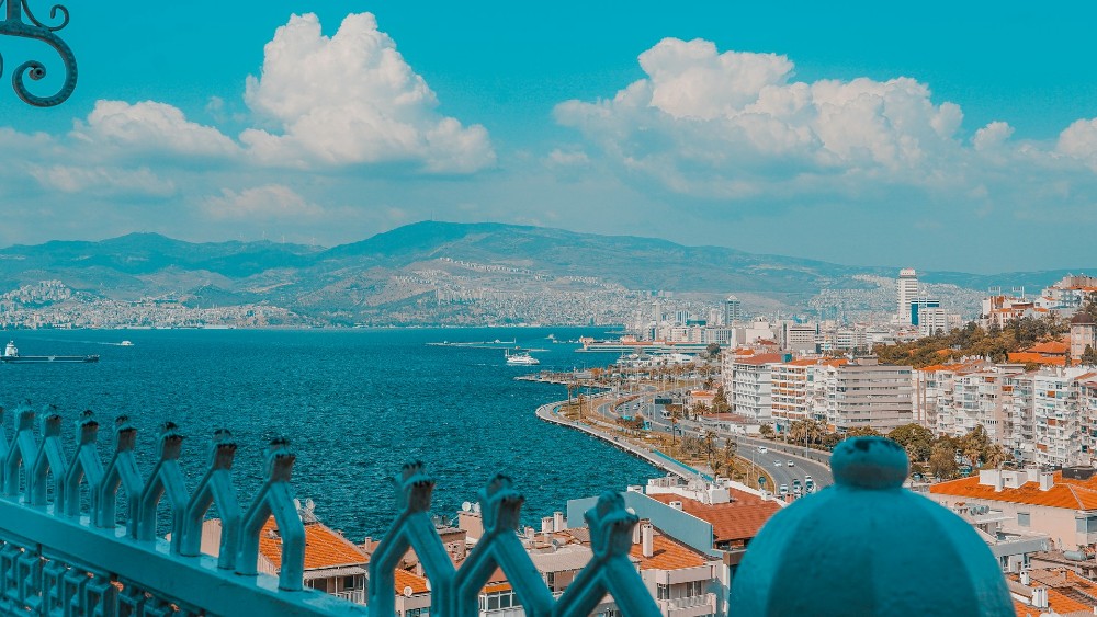 İzmir’deki Tarihi Kiliseler: Şehrin Çok Kültürlü Dini Mirası