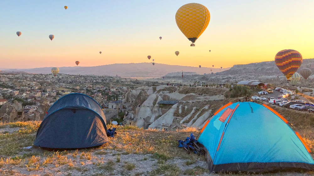 Nevşehir’de Kamp ve Karavan Alanları: Doğa ile İç İçe Bir Tatil Deneyimi