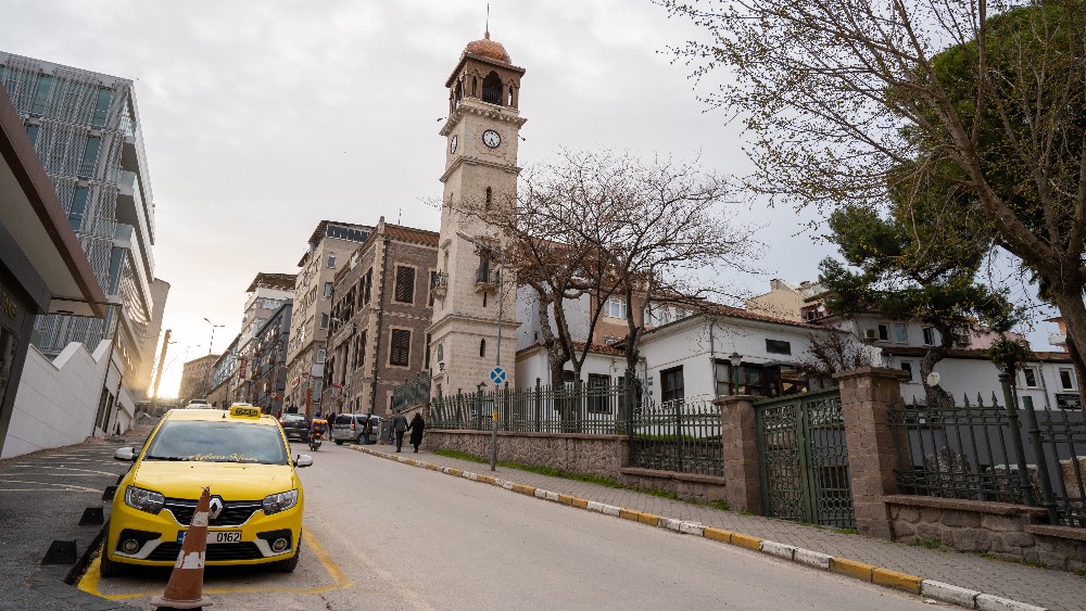 Balıkesir Saat Kulesi: Şehrin Simgesi ve Tarihi Zenginlikleri