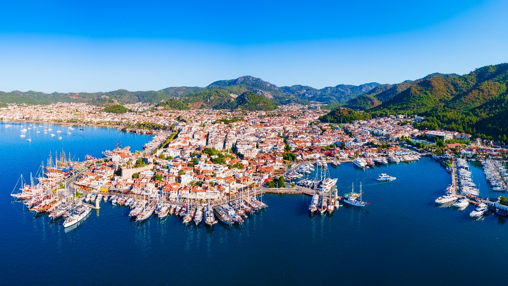 Antalya’da Deniz Turizmi: Tekne Turları ve Su Sporları ile Eşsiz Bir Deneyim