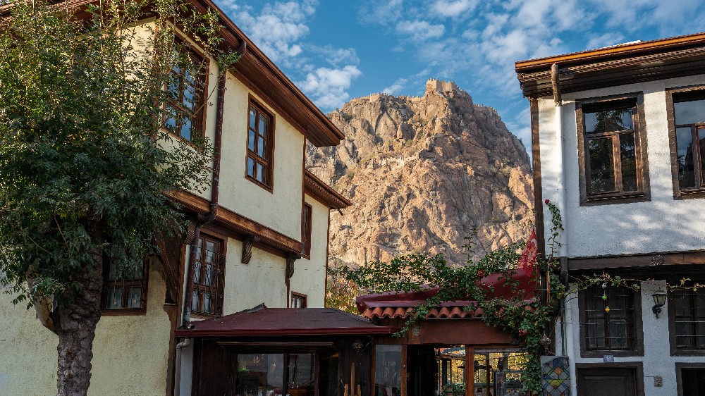 Afyonkarahisar’ın İlçeleri: Sandıklı, İhsaniye ve Diğerleri ile Keşfedin