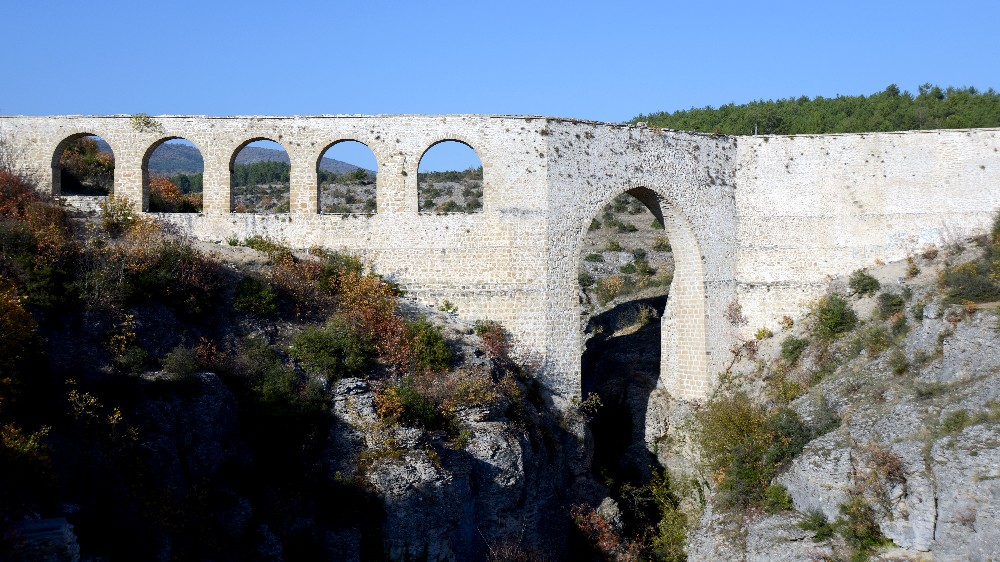 Kristal Teras: Tokatlı Kanyonu'nda Eşsiz Bir Deneyim