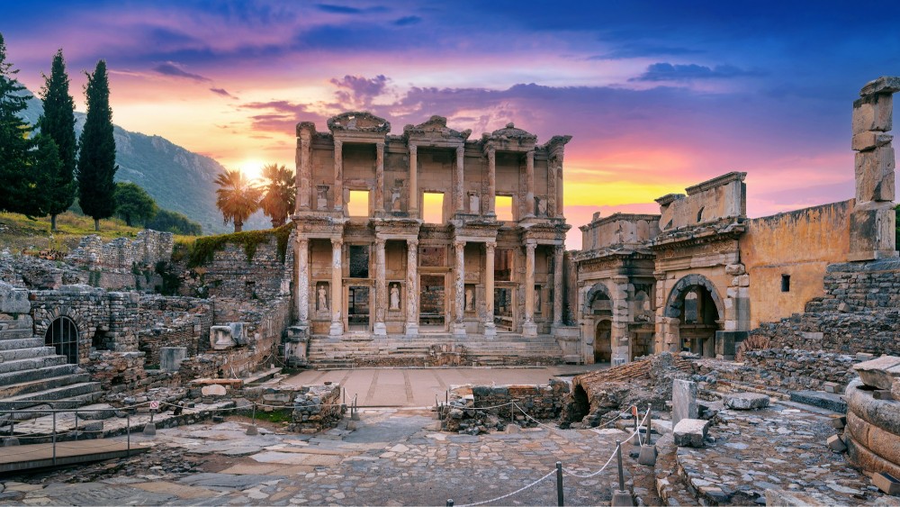 İzmir Tarihine Genel Bakış: Antik Çağlardan Günümüze Bir Seyahat Rehberi