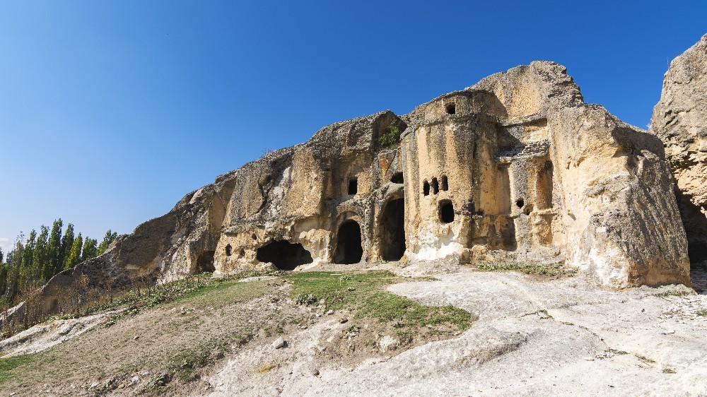 Frig Vadisi Rehberi: Doğanın ve Tarihin Buluştuğu Eşsiz Bir Destinasyon