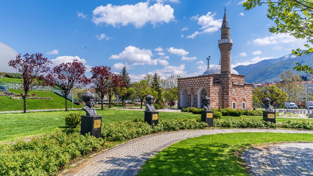 Bursa’daki Tarihi Türbeler: Osmanlı Mirasının İzinde Bir Gezi Rehberi