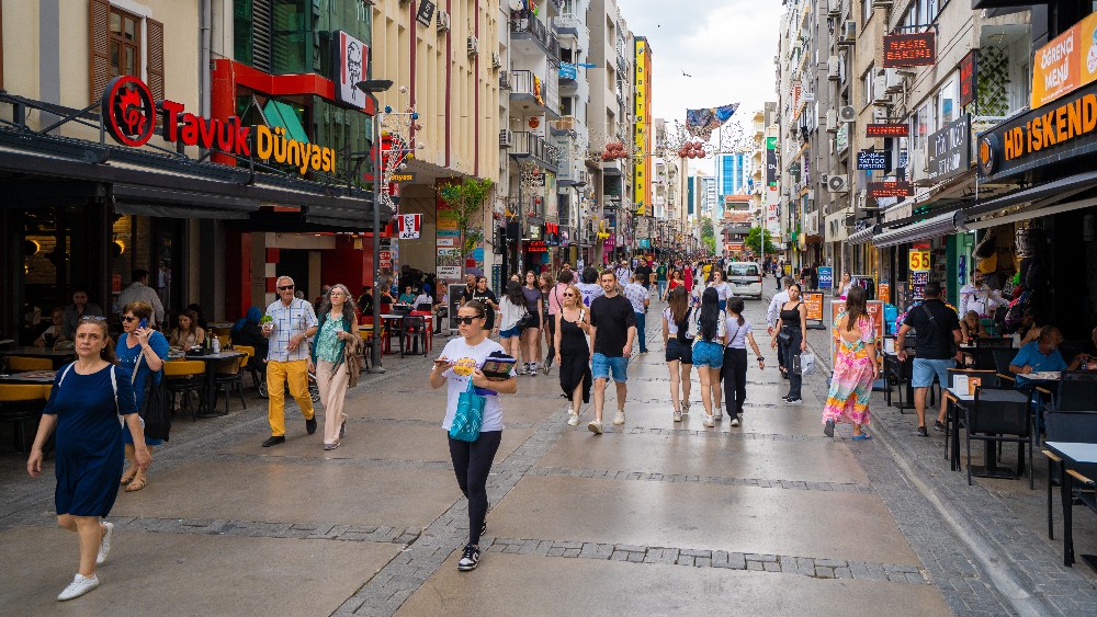 İzmir’de Mevsime Göre Tatil: Her Mevsim İçin Farklı Deneyimler