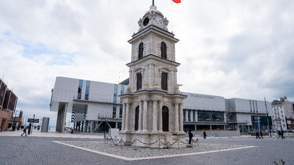 İstanbul’un Tarihi Saat Kuleleri: Zamanın İzinde Bir Keşif