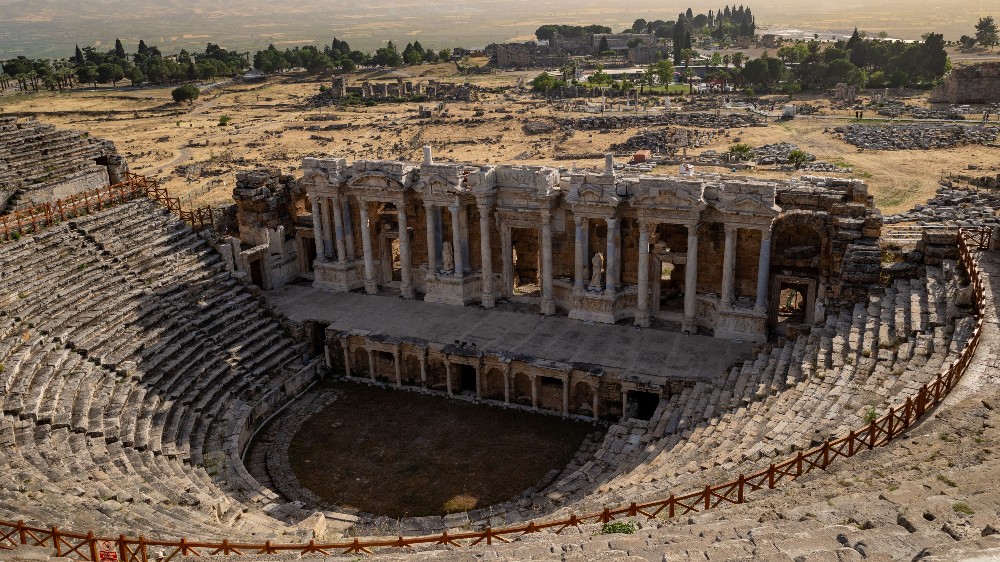 Hierapolis Antik Kenti: Tarih ve Doğanın Buluştuğu Eşsiz Bir Destinasyon