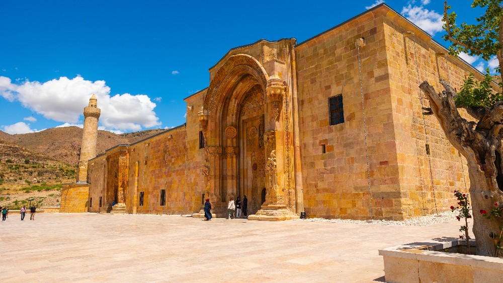 Sivas’ın Mimari Mirası: Medreseler ve Taş Mimari Örnekleri ile Tarihi Bir Yolculuk