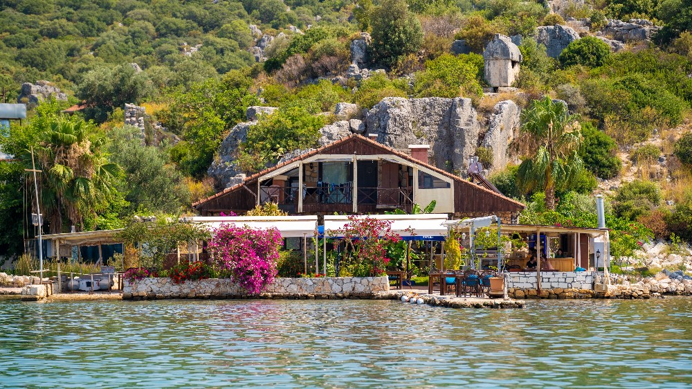 Antalya’da Konaklama Rehberi: En İyi Otel, Pansiyon ve Alternatif Seçenekler