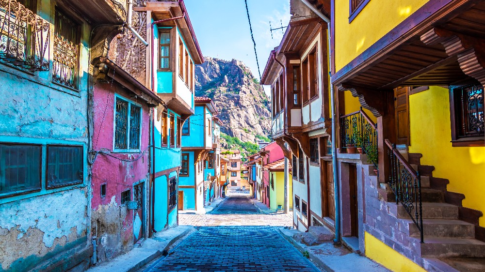 Afyonkarahisar’ın Tarihi Eski Mahalleleri: Geçmişin İzinde Bir Yolculuk