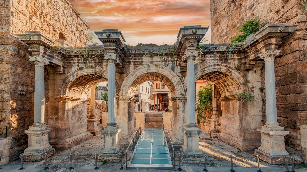 Antalya’da Keşfedilecek Antik Kentler: Aspendos, Perge ve Side