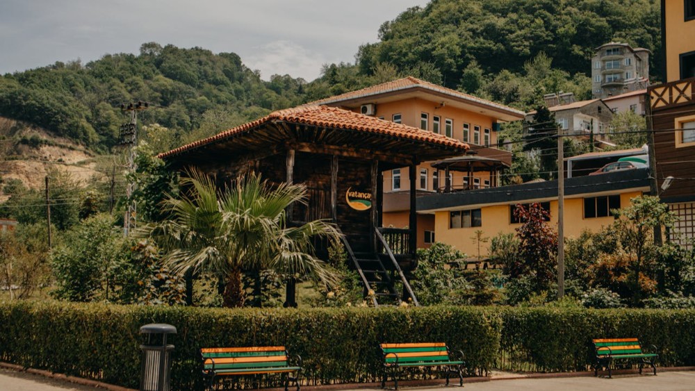 Trabzon’da Konaklama Rehberi: Otel, Pansiyon ve Yayla Evleri Seçenekleri