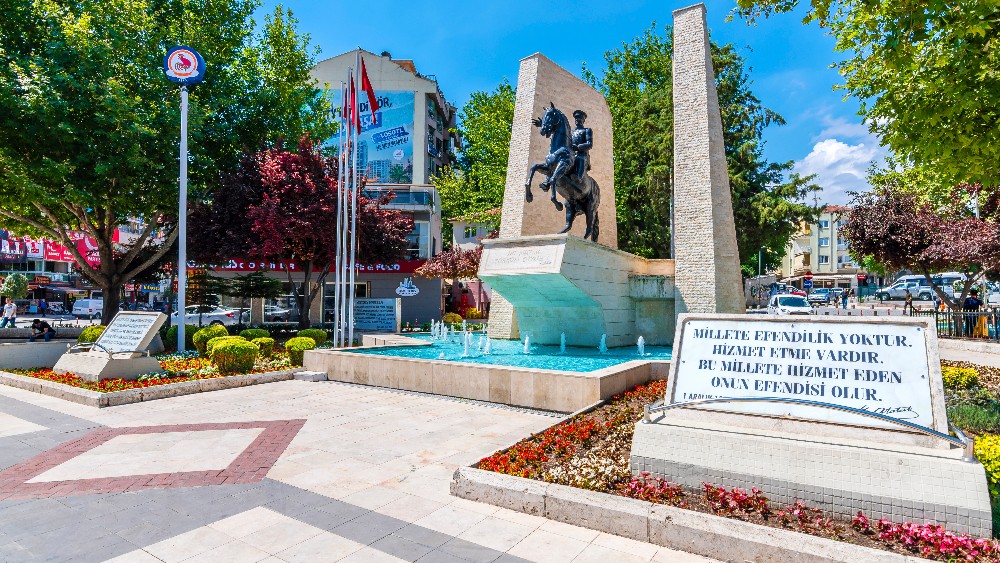 Denizli’de Anıtlar ve Tarihi Yapılar: Keşfedilmeyi Bekleyen Bir Hazine