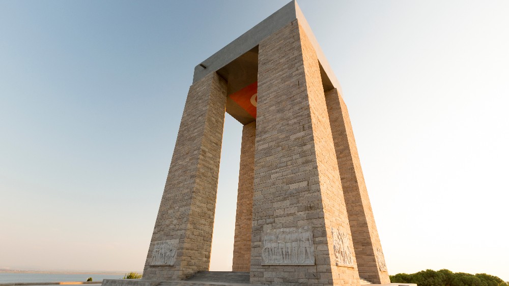 Şehitler Abidesi Rehberi: Anıtın Derin Anlamı ve Keşfedilecek Güzellikler