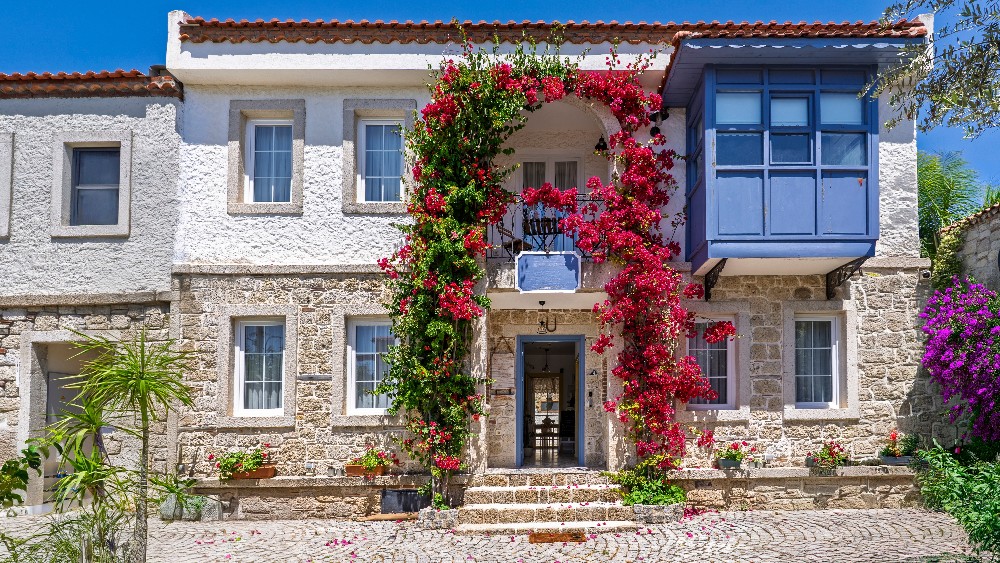 İzmir’de Konaklama Rehberi: En İyi Otel, Pansiyon ve Alternatif Seçenekler