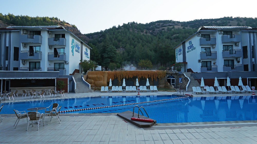 Denizli’de Konaklama Rehberi: Termal Tesislerden Şehir Otellerine En İyi Seçenekler