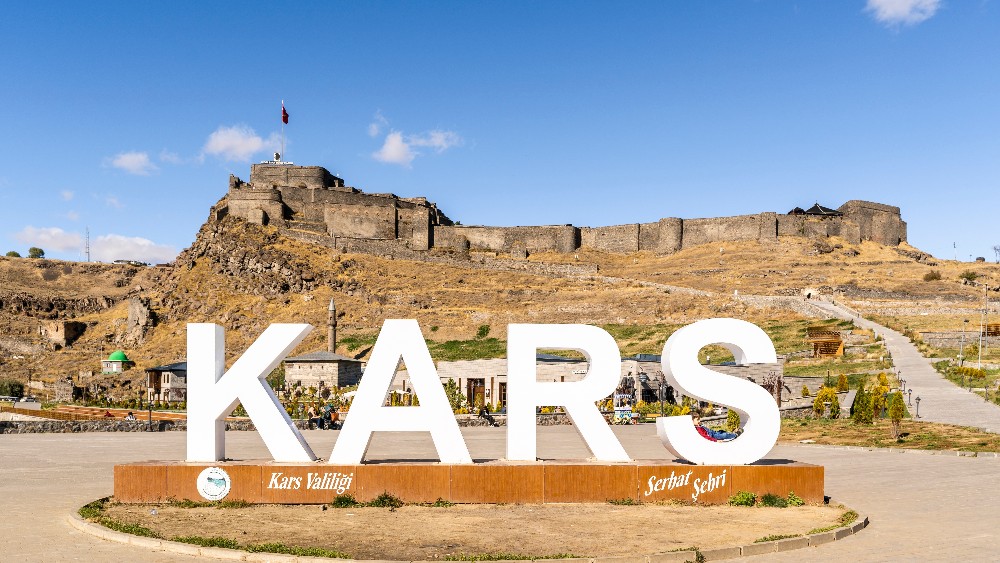Kars Kalesi: Tarihi ve Doğal Güzellikleriyle Keşfedilmeyi Bekleyen Bir Destinasyon