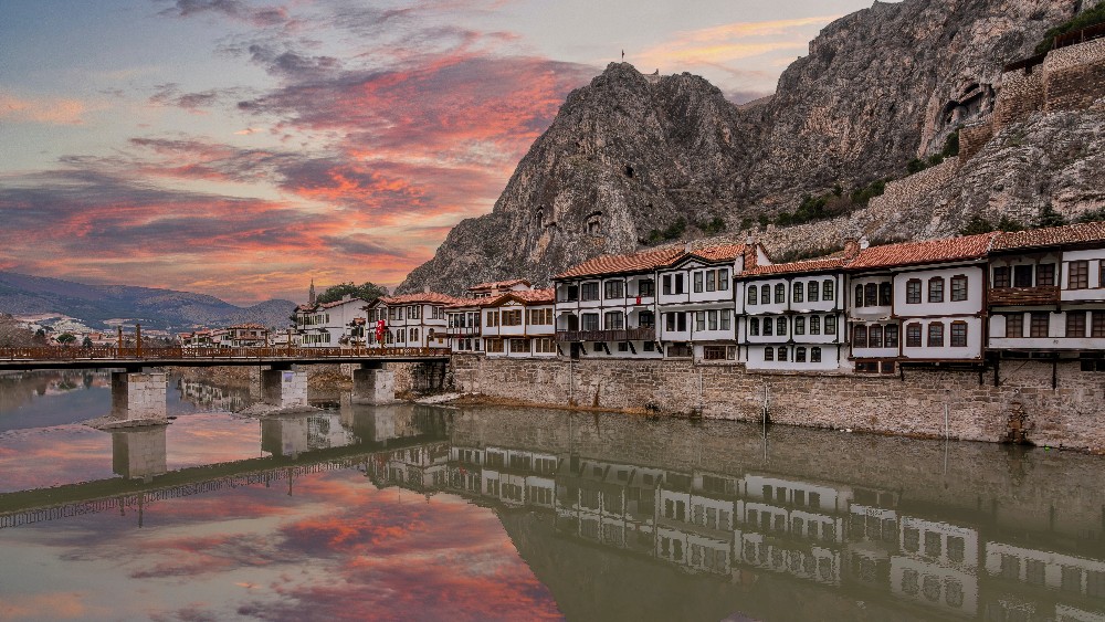 Borabay Gölü Rehberi: Doğanın Kalbinde Unutulmaz Bir Kaçamak