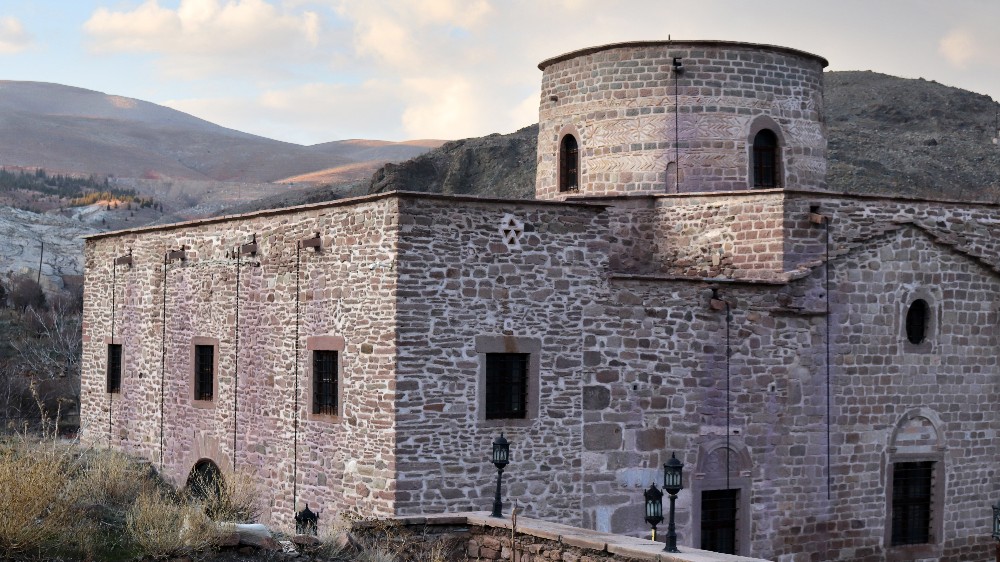 Konya’nın İnanç Turizmi: Maneviyatın Kalbinde Bir Seyahat Rehberi