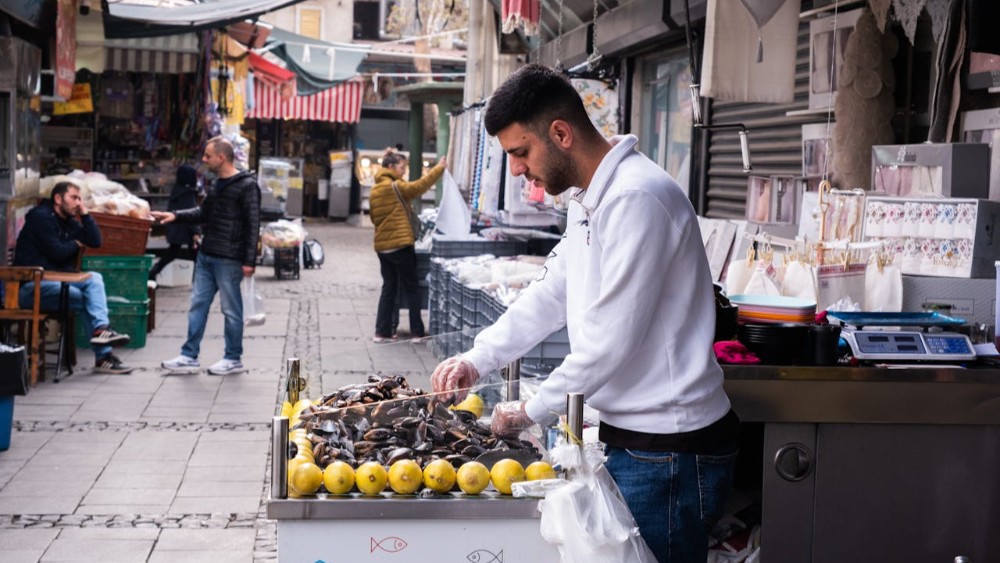 İzmir’in Tarihi Çarşıları: Kemeraltı Çarşısı ve Çevresinin Keşfi