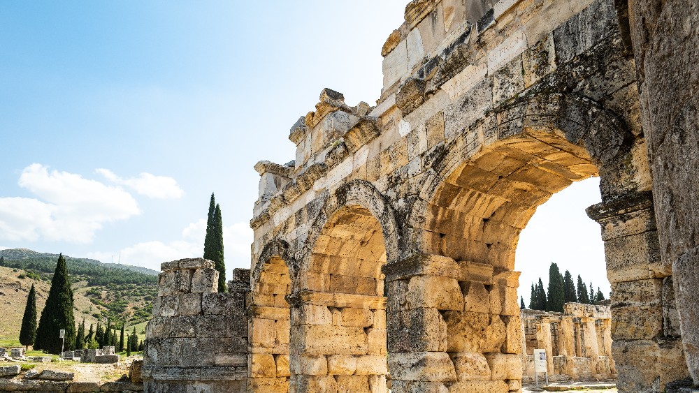 Denizli: Ege'nin Termal Cenneti ve Turizmdeki Önemi