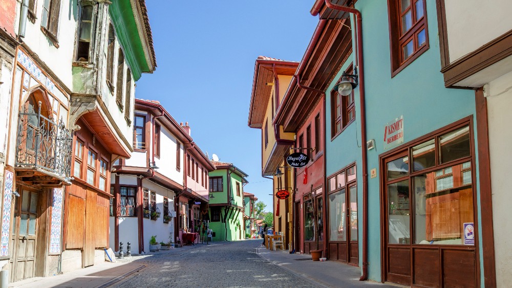 Eskişehir’in Mimari Dönüşümü: Gelenekten Moderne Bir Seyahat Rehberi