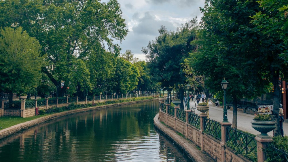Porsuk Çayı ve Gondol Turu: Eskişehir'in Gizli Cenneti