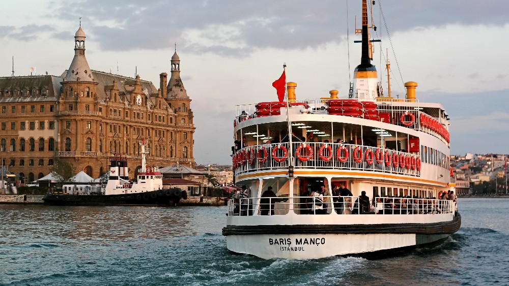 İstanbul’un Eski Ulaşım Sistemleri: Vapurlar, Tramvaylar ve Tarihi Yollar