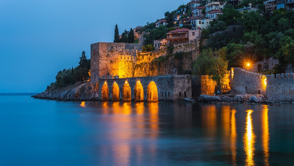 Antalya Nerede Kuruldu? Coğrafi Konumu ve Stratejik Önemi