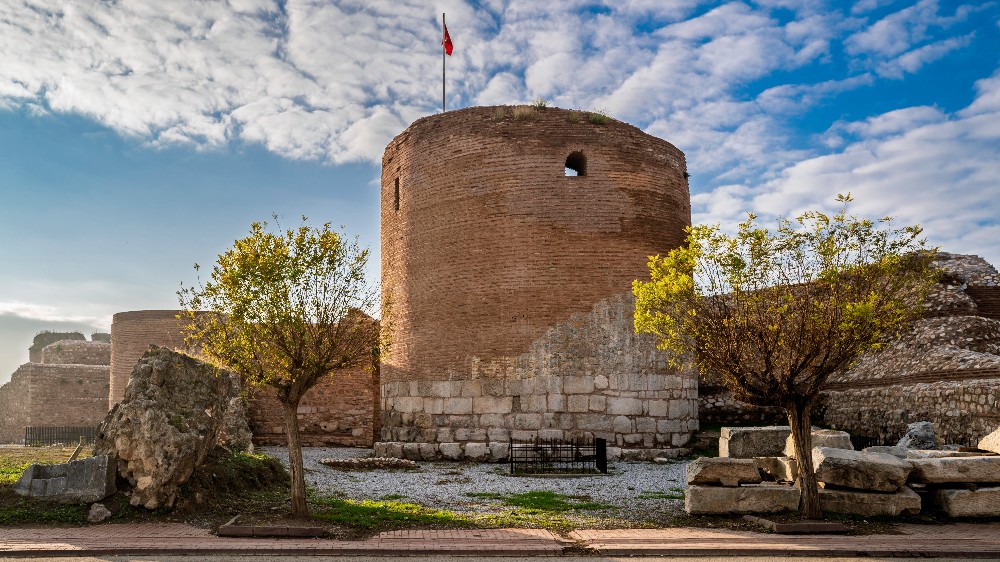 Bursa Kalesi ve Surlar: Tarih ve Doğanın Buluştuğu Nokta